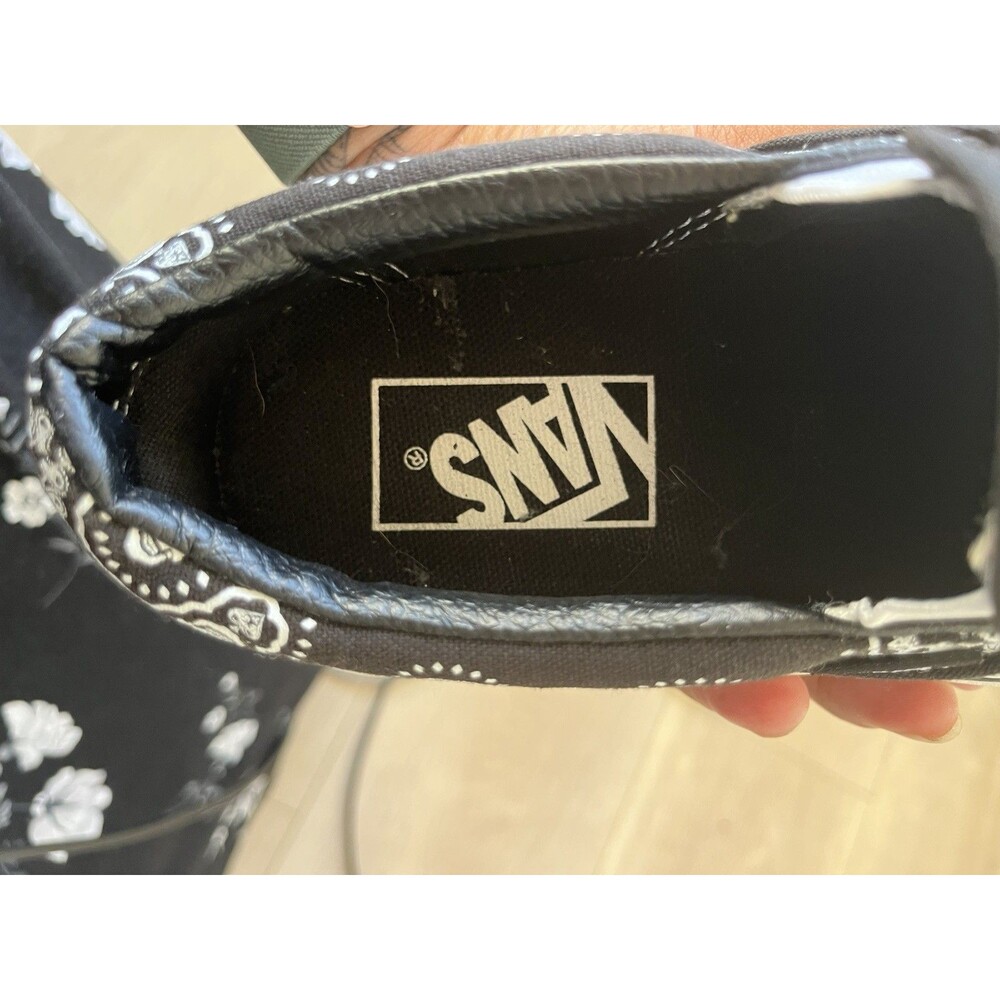 VANS Rare Classic Slip On Black Bandana Paisley Skull Print Shoes M 4.5 W 6 - Picture 2 of 6